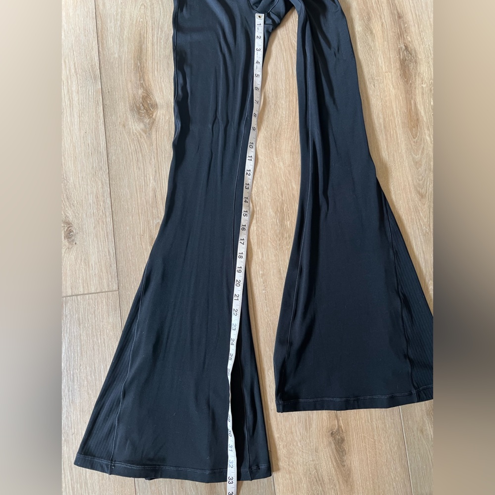 OFFLINE By Aerie Real Me High Waisted Crossover Rib Super Flare Legging EUC - Picture 6 of 11